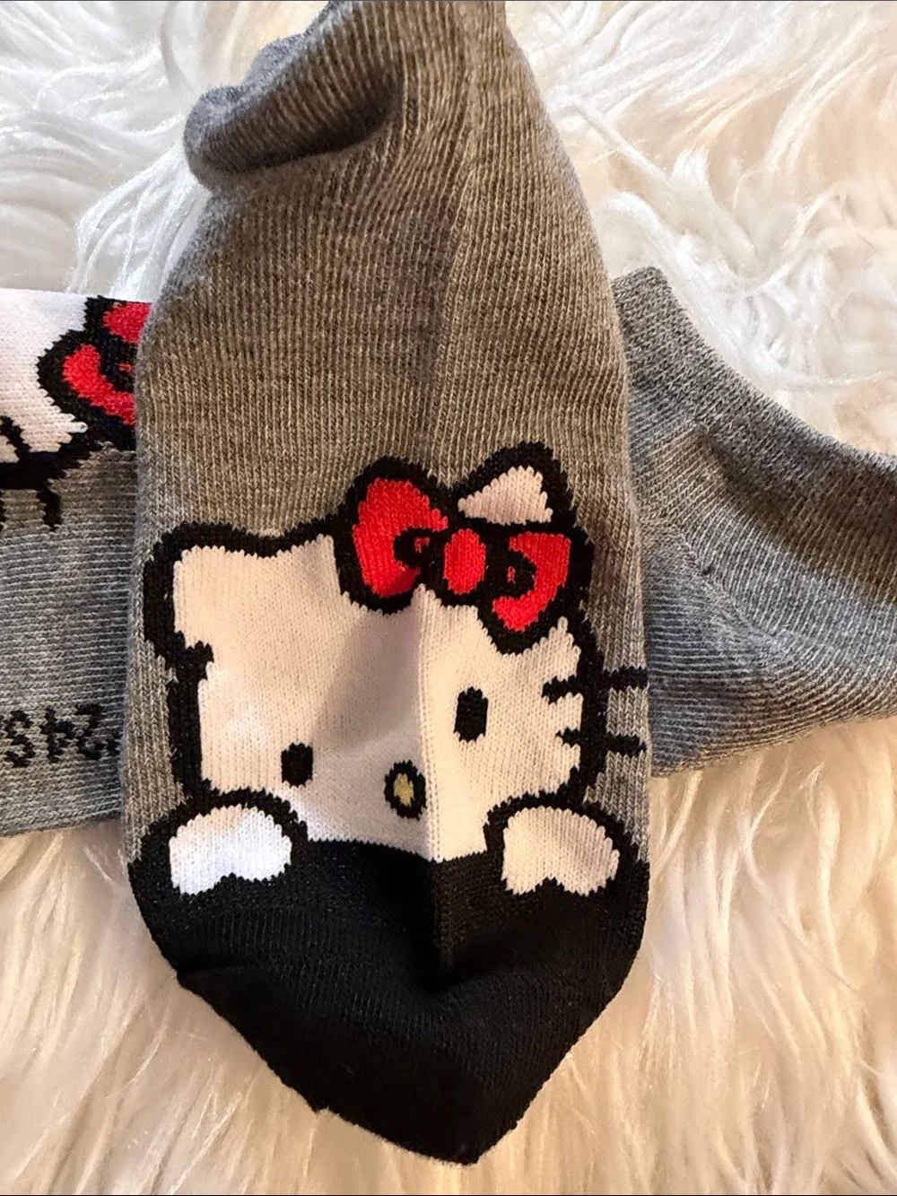 Hello Kitty Gray Ankle Socks with Red Bow and Black Toe